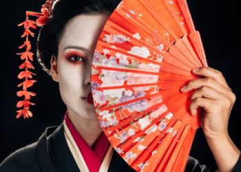 Japanese Lonely Hearts Warned to Beware Dating App Crypto Scammers