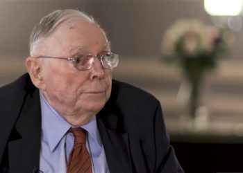Buffett’s Partner Munger Bashes Bitcoin, Says It’s ‘Substitute For Gold’