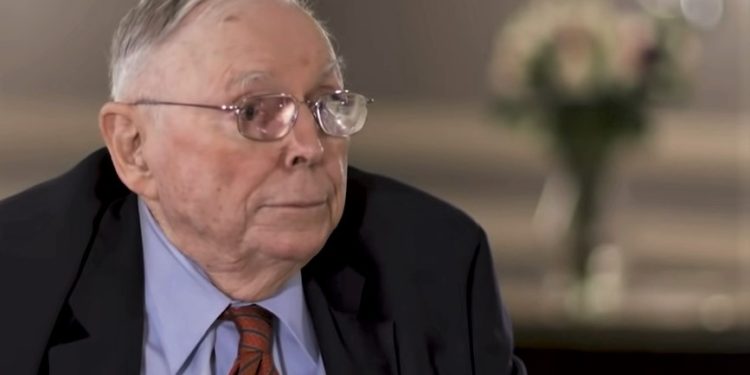 Buffett’s Partner Munger Bashes Bitcoin, Says It’s ‘Substitute For Gold’