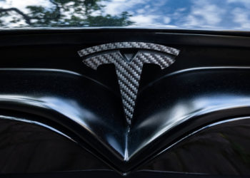 Bitcoin Affect? Billionaire Fund Manager Sells 1.8M Tesla Shares for Clients
