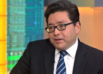 Fundstrat’s Tom Lee Boosts Bitcoin Target 25% Despite Musk’s Criticism
