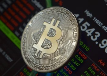 Bitcoin Dominance Slips To 3-Year Low As Liquidation Hits $2.5 Billion Longs