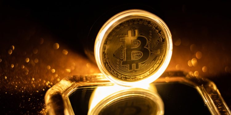 Former Congressman Ron Paul Calls for Legalizing BTC But Don’t Tax