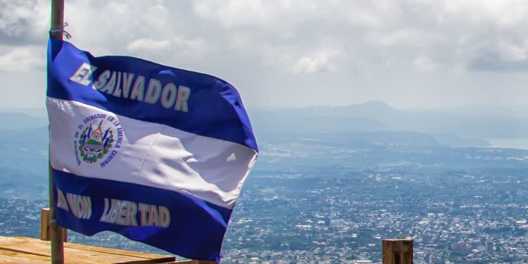 Economists Want El Salvador Bitcoin Law Repealed, but President Wins Key Ally