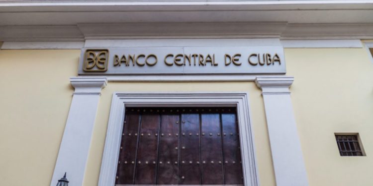 Cuba Central Bank Bans US Dollar Cash Deposits