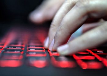 How Dark Webs of Cybercriminals Collaborate