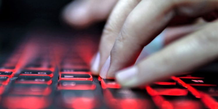 How Dark Webs of Cybercriminals Collaborate