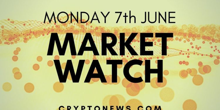 Bitcoin Struggles While Ethereum and Altcoins Show Bullish Signs