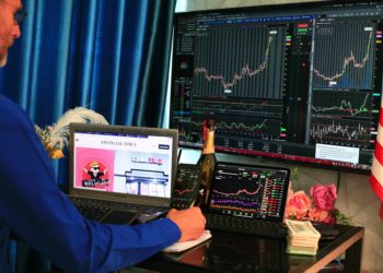 Take a Page from Buffett’s Playbook with Bitcoin Options from Hedget