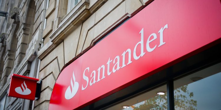Santander Blocks Payments by UK Account Holders to Binance