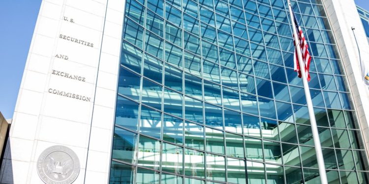 US SEC Boss Gary Gensler Calls to Regulate DeFi Projects