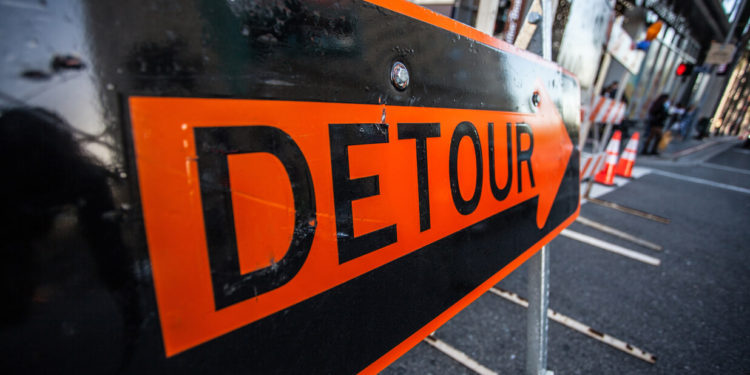 Almost Third of Professional Investors Sidestep Advisors to Buy Crypto – Survey