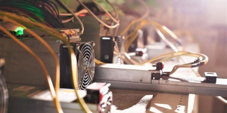 Q4 Forecasts For Bitcoin Miners; Investments In BTC Boom, Ethereum Loses to Solana Too + More News