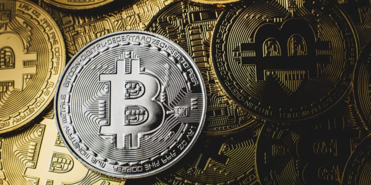 Bitcoin on Exchanges Slip as Long-Term Holders Stay Put