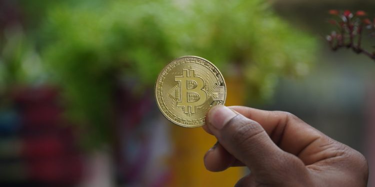 Bitcoin Supply Looks Illiquid As Long-Term Holders Keep From Selling
