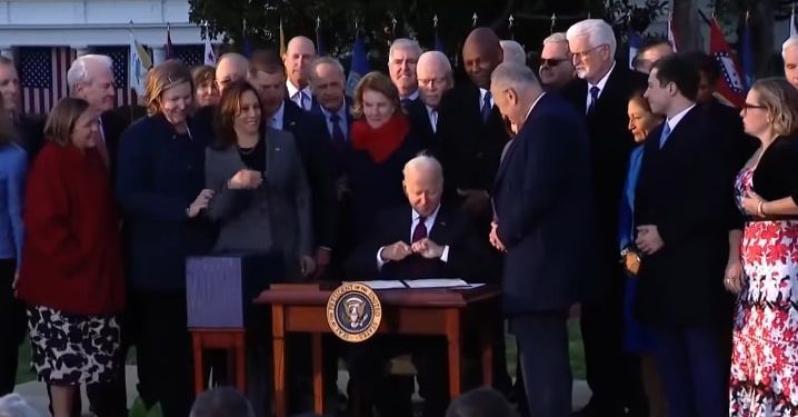 Cryptoverse Says the Fight Isn’t Over, But Things Could Get ‘Messy’