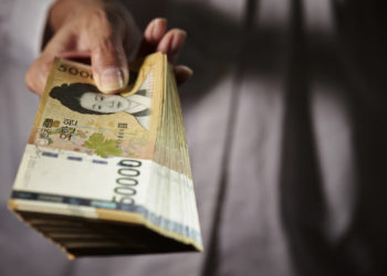 Crypto Exchanges Reward Staff with Bumper Bonuses after Successful 2021