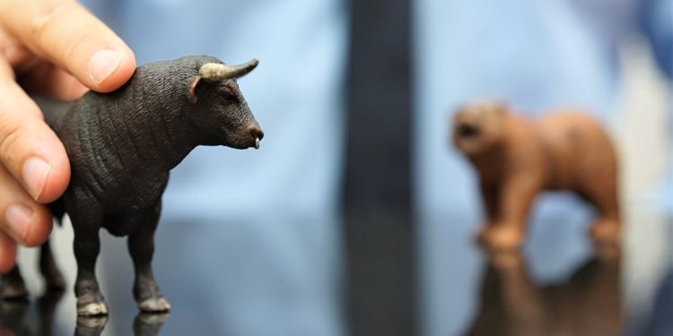 Bitcoin Climbs Above USD 44K, Analysts See a Bull Long-term Too