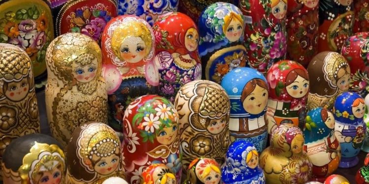 Russian Crypto Consensus Collapses into Utter Chaos as Finance Ministry, Central Bank Present Rival Bills