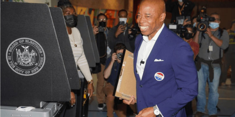 NYC Mayor Supports ‘Crypto But Not Crypto Mining,’ While Billionaire Bashes BitLicense