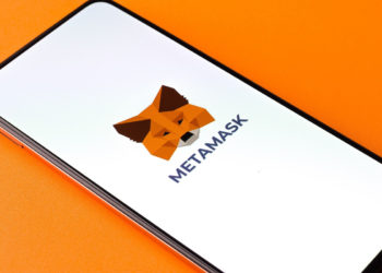 Decentralization Debate Heats Up Again as MetaMask, OpenSea Block Users