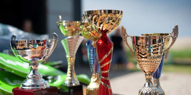 How to Earn Rewards in the Metaverse and Play-To-Earn Games Through Guzzler