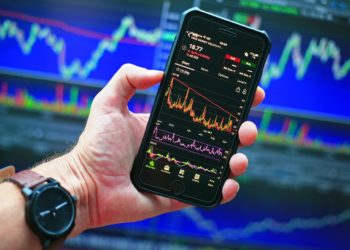 Combining Cryptocurrency Investments with Trading