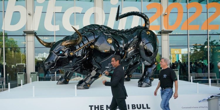 Bitcoin And Ether Up As BTC Whales Get Busy Acquiring New Supply From Sellers