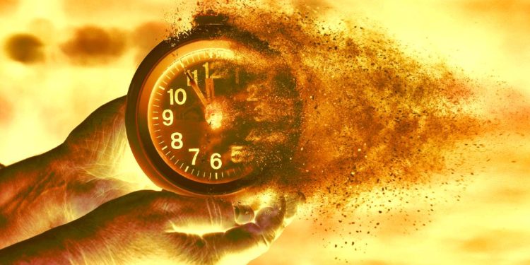 Rich Dad Poor Dad Author Delivers Alarming Economic Warning, Unveils All-In Price Target for Bitcoin