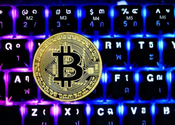 Bitcoin Signals Short Term Bullishness, Move Towards $24K Next?