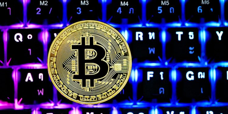 Bitcoin Signals Short Term Bullishness, Move Towards $24K Next?