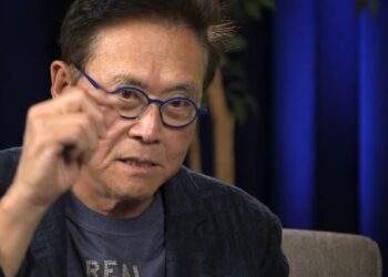 Rich Dad Poor Dad Author Robert Kiyosaki Says BTC Will Bottom at This Price, Not Worried About Crash