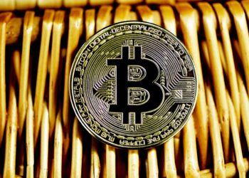 Bitcoin Price Optimism Slowly Fades Out As It Forms A Bearish Reversal Flag