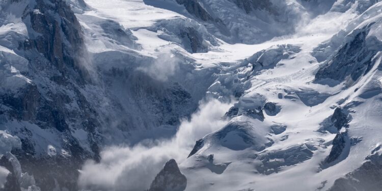 AVAX Eyes The Next Resistance, Is It Time To Go Long?