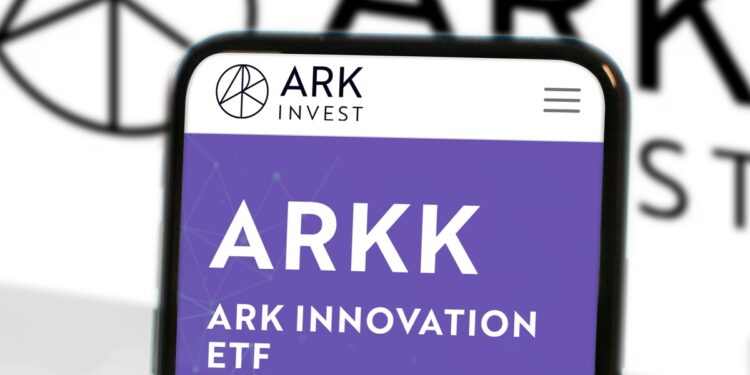 ARK Invest Buys Coinbase Shares Despite Wells Notice