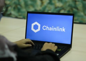 Chainlink Labs Partners with PwC Germany, Bitget Acquires BitKeep, Bitzlato Allows Users to Withdraw up to 50% of Assets, BANXA Joins Hands with BitMart
