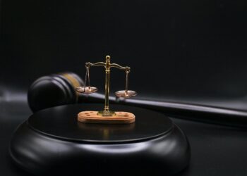 YouTube Influencers Face $1 Billion Class-Action Lawsuit Over FTX Endorsements – Who’s Caught in the Crossfire?