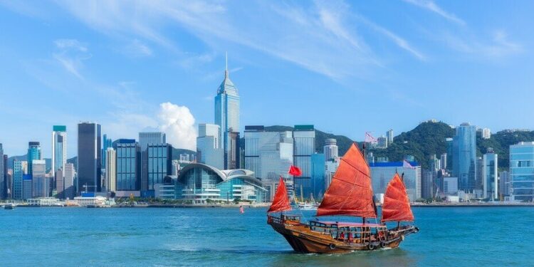 Hong Kong Financial Chief Pushes for Web3 Adoption Despite Market Volatility – Next Crypto Hub?
