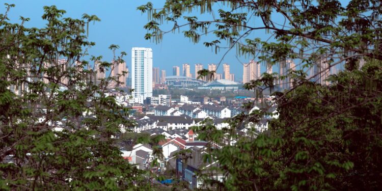 Chinese City to Pay Salaries ‘100%’ in Digital Yuan – Is CBDC Adoption Accelerating?