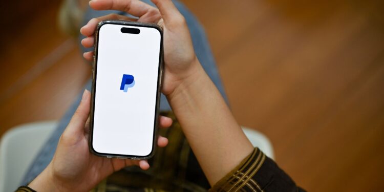 PayPal Plunging Despite Increasing Crypto Holdings