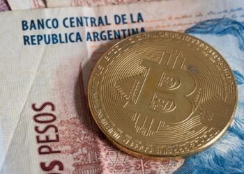 Argentinian Lawmaker Suggests Saving in Crypto, Not USD