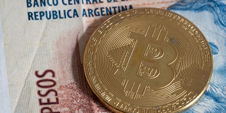 Argentinian Lawmaker Suggests Saving in Crypto, Not USD