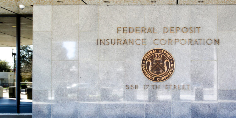 US Consumer Protection Agency Issues Warning on Payment Apps Following Collapses of Crypto Firms, Banks