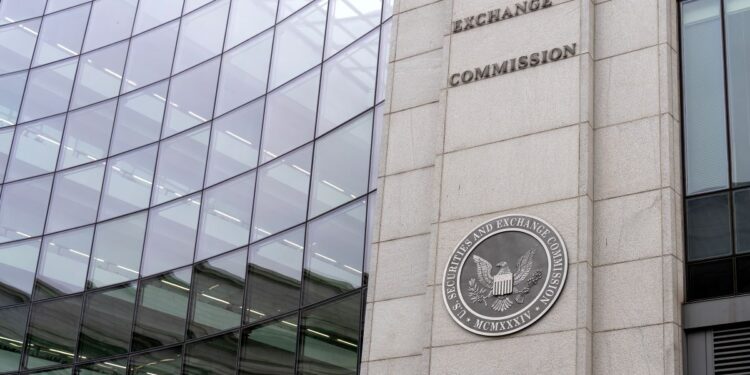 Billionaire Mark Cuban Criticizes SEC for Throwing Crypto Startups ‘Under the Bus’