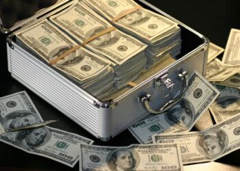Crypto Billionaires Lose Big Amid SEC’s 2023 Crackdown on Binance and Coinbase