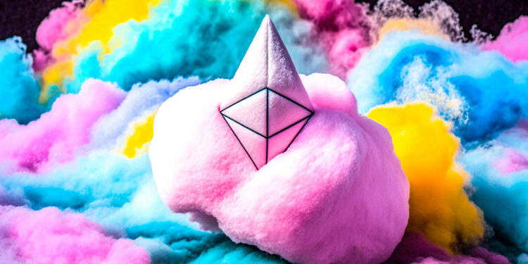 Top Crypto Analyst Says Ethereum Flashing Bullish Signal, Warns Solana Will Go Lower – Here’s the Timeline