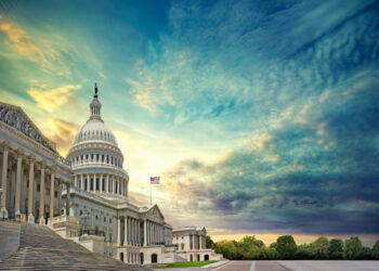 Congresswoman Maxine Waters Criticizes PayPal’s Entry into Dollar-Pegged Stablecoin Arena Without Federal Regulatory Approval