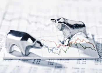 Crypto Market Flips Green Amid Ethereum Futures ETF Approval, Dollar Weakness