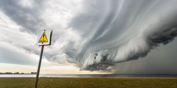 $1.16B Solana, $560M Bitcoin – Is Trouble On The Horizon?