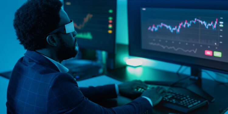 Whales, Fresh Wallets Accumulating, Maker (MKR) Spikes 120% In 3 Months